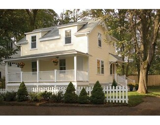 677 Hammond St, Chestnut Hill, MA 02467