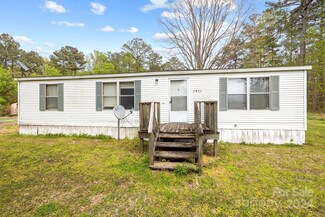 1075 Apple Ln, Jamesville, NC 27846