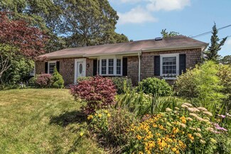 36 Elaine Rd, Hyannis, MA 02601