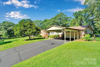 2326 Horseshoe Bend Rd NE, Hickory, NC 28601
