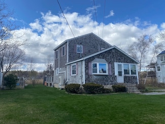 8 Gentian Rd, Hampton, NH 03842