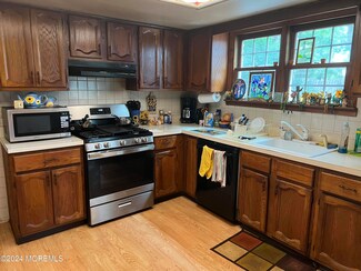 2006 Brookdale Dr, Forked River, NJ 08731