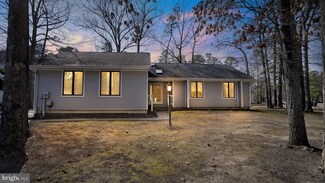 14805 King Charles Dr, Swan Point, MD 20645