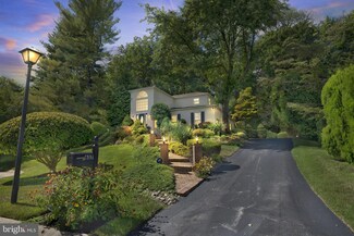 637 Heather Ln, Bryn Mawr, PA 19010
