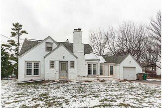 1230 70th St, Windsor Heights, IA 50324