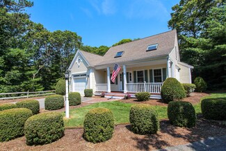 10 Lawton Ln, Centerville, MA 02632