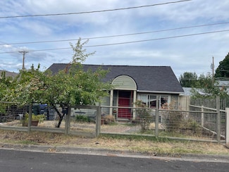 36 Dewey St, Ashland, OR 97520