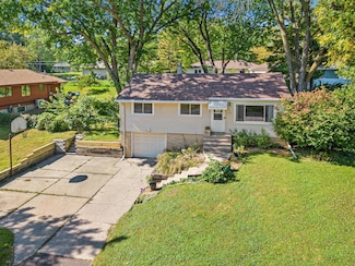 2775 Fernwood St, Saint Paul, MN 55113