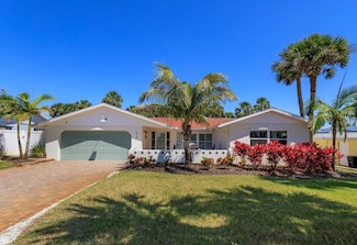 910 Locust St, New Smyrna Beach, FL 32169