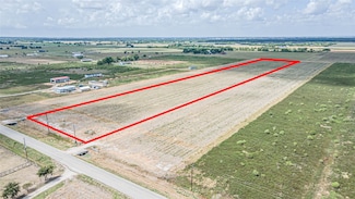 4327 Polak Rd, Wallis, TX 77485