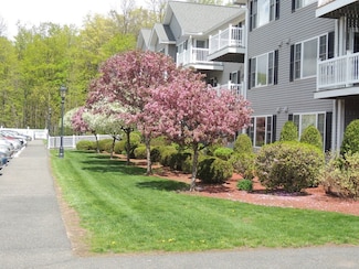 24 Greenleaves Dr Unit 436, Amherst, MA 01002