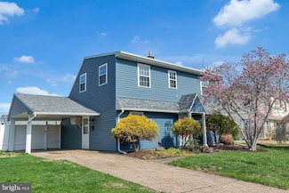 21 Honeysuckle Ln, Levittown, PA 19055
