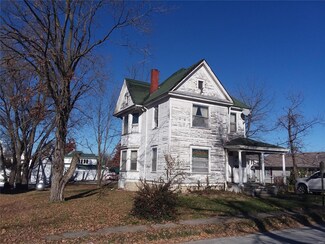 408 W Locust St, Paris, MO 65275