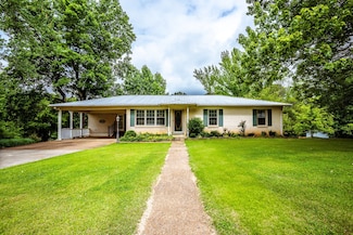 406 Longview St, Camden, TN 38320