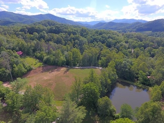 14-1 Willow Pond Rd, Franklin, NC 28734