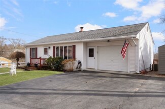 4 Aberdeen St, West Warwick, RI 02893