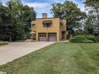 6 13th St N, Humboldt, IA 50548