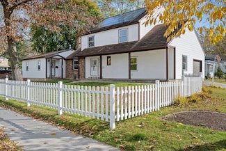 16 Lakewood Pkwy, Burlington, VT 05408