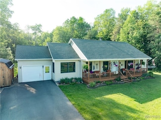 10816 Crump Rd, Holland, NY 14080