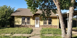 115 E Hallie St, Floydada, TX 79235