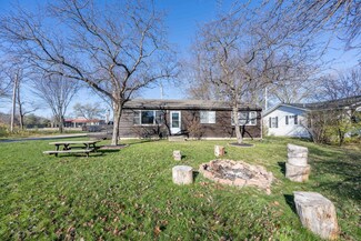 1100 Chipstone Dr, South Elgin, IL 60177