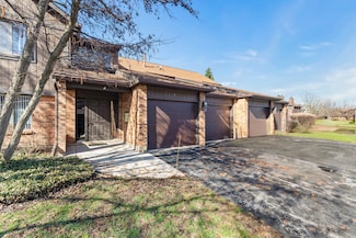 4 Creekside Cir Unit D, Elgin, IL 60123