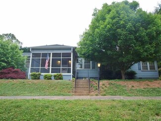 1082 16th Ave NW, Hickory, NC 28601
