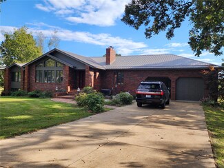 1200 Hawthorn St, Houston, MO 65483