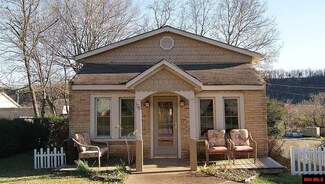 106 Combs Ave, Cotter, AR 72626
