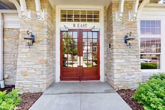 8 E Kennedy Ln Unit 302, Hinsdale, IL 60521