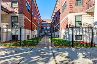 3704 S King Dr Unit 3C, Chicago, IL 60653