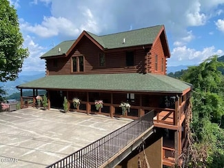 1215 Ski View Dr, Gatlinburg, TN 37738