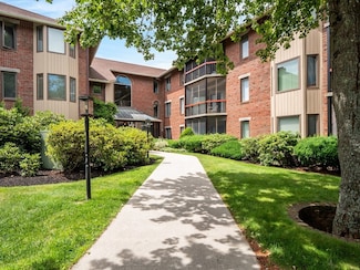 770 Salisbury St Unit 302, Worcester, MA 01609