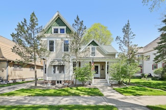 318 6th Ave, Baraboo, WI 53913