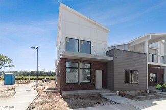 467 SW 12th St, Des Moines, IA 50309