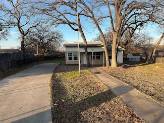 314 W Mistletoe Dr, Kennedale, TX 76060