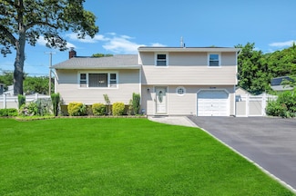 20 College Rd, Selden, NY 11784