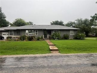 219 S 12th St, Humboldt, KS 66748