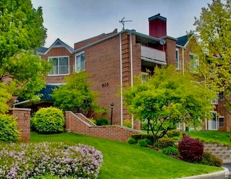 805 Leicester Rd Unit B320, Elk Grove Village, IL 60007