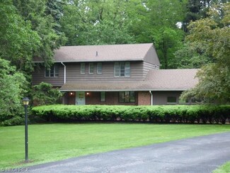 5841 Briarhill Dr, Solon, OH 44139
