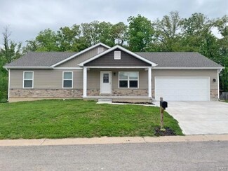 130 Village Circle Dr, Winfield, MO 63389