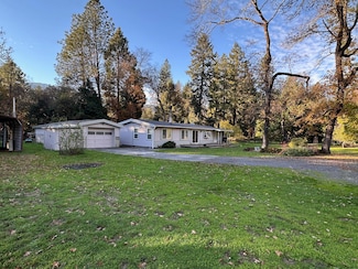 84 Oak Ln, Willow Creek, CA 95573