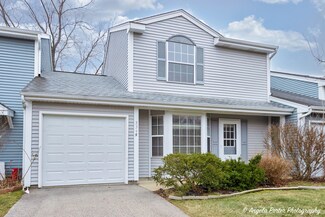 3349 Greenwich Ln, Island Lake, IL 60042