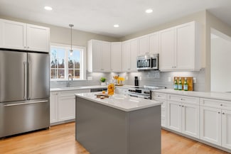 23 Brightstone Cir Unit 18, Sandown, NH 03873