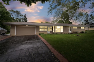 W215N5580 Kenmore Dr, Menomonee Falls, WI 53051
