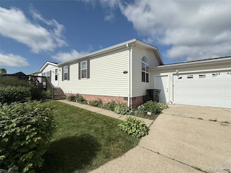 11966 Bristlewood Ct, South Lyon, MI 48178