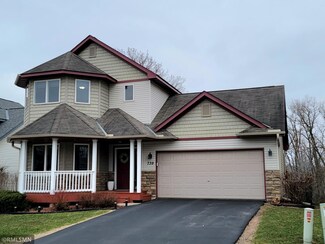 739 E 7th St, Chaska, MN 55318