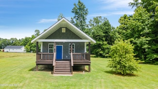 213 Sanders St, Tabor City, NC 28463