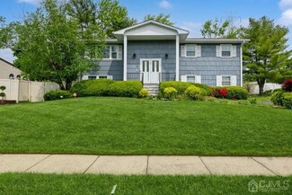 22 Zaleski Dr, Sayreville, NJ 08872