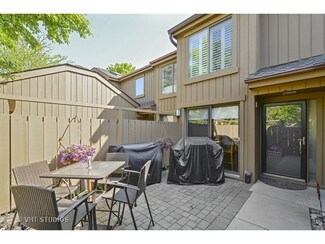 1347 Oak Hill Rd, Lake Barrington, IL 60010